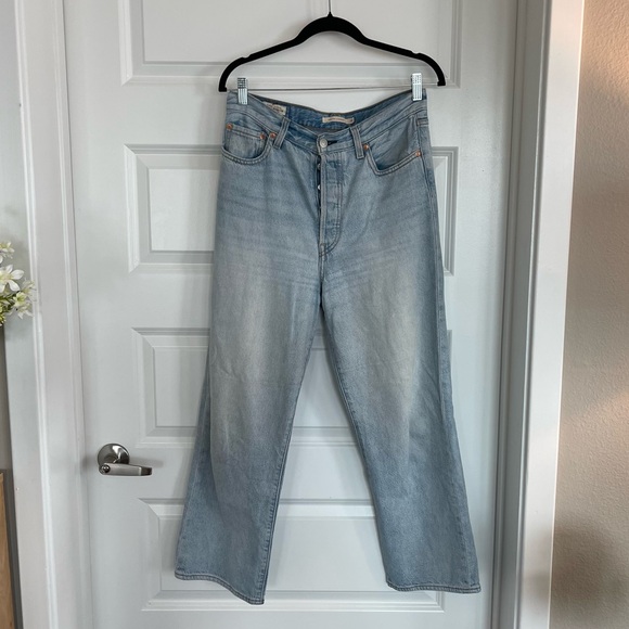 Levi’s Ribcage Straight Jean - Picture 3 of 7